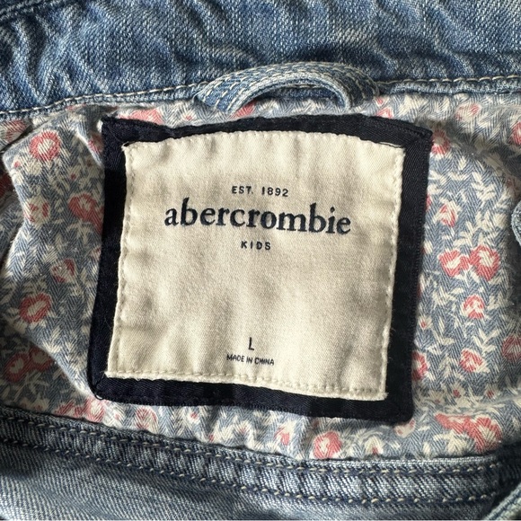 Girl’s Kid's Abercrombie Distressed Denim Jacket Size Large - Picture 9 of 10